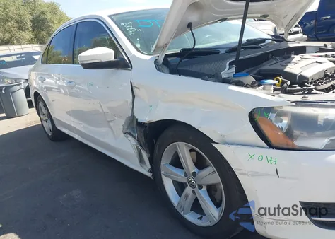 2014 Volkswagen Passat 1.8T Wolfsburg Edition из США, поврежденный, VIN 1VWAS7A35EC025477